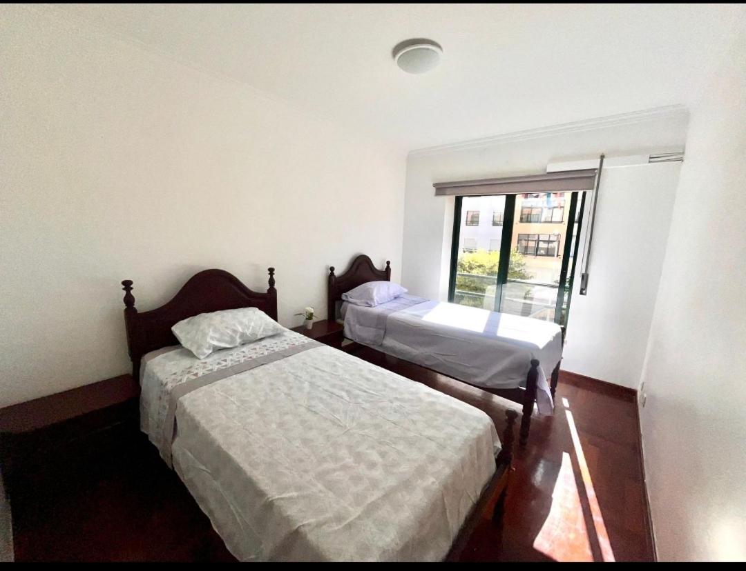 Quarto Boa Localizacao Com Cozinha E Casa De Banho Apartment Caparica Bagian luar foto