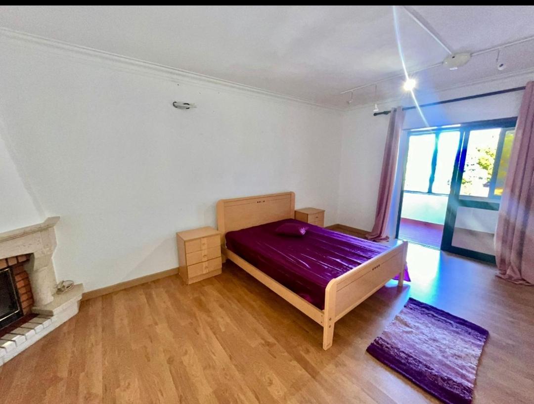 Quarto Boa Localizacao Com Cozinha E Casa De Banho Apartment Caparica Bagian luar foto