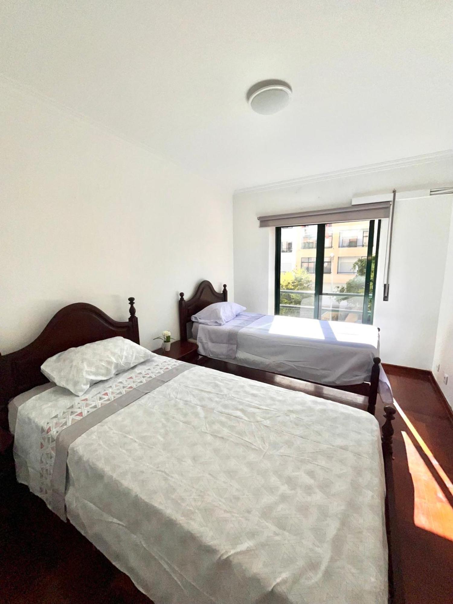 Quarto Boa Localizacao Com Cozinha E Casa De Banho Apartment Caparica Bagian luar foto