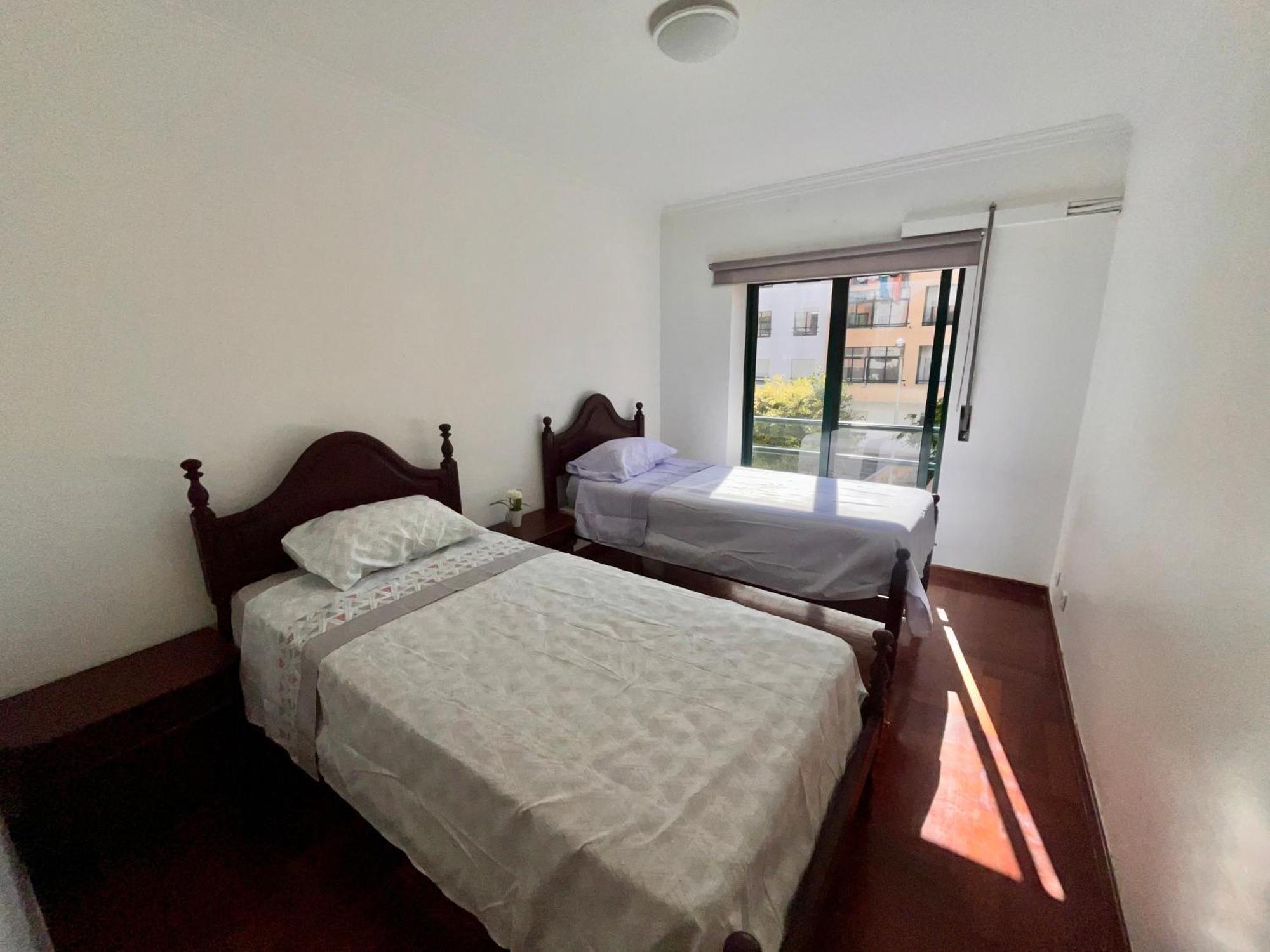 Quarto Boa Localizacao Com Cozinha E Casa De Banho Apartment Caparica Bagian luar foto
