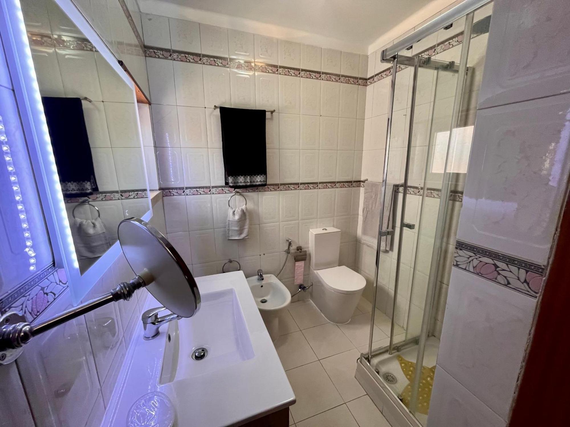 Quarto Boa Localizacao Com Cozinha E Casa De Banho Apartment Caparica Bagian luar foto