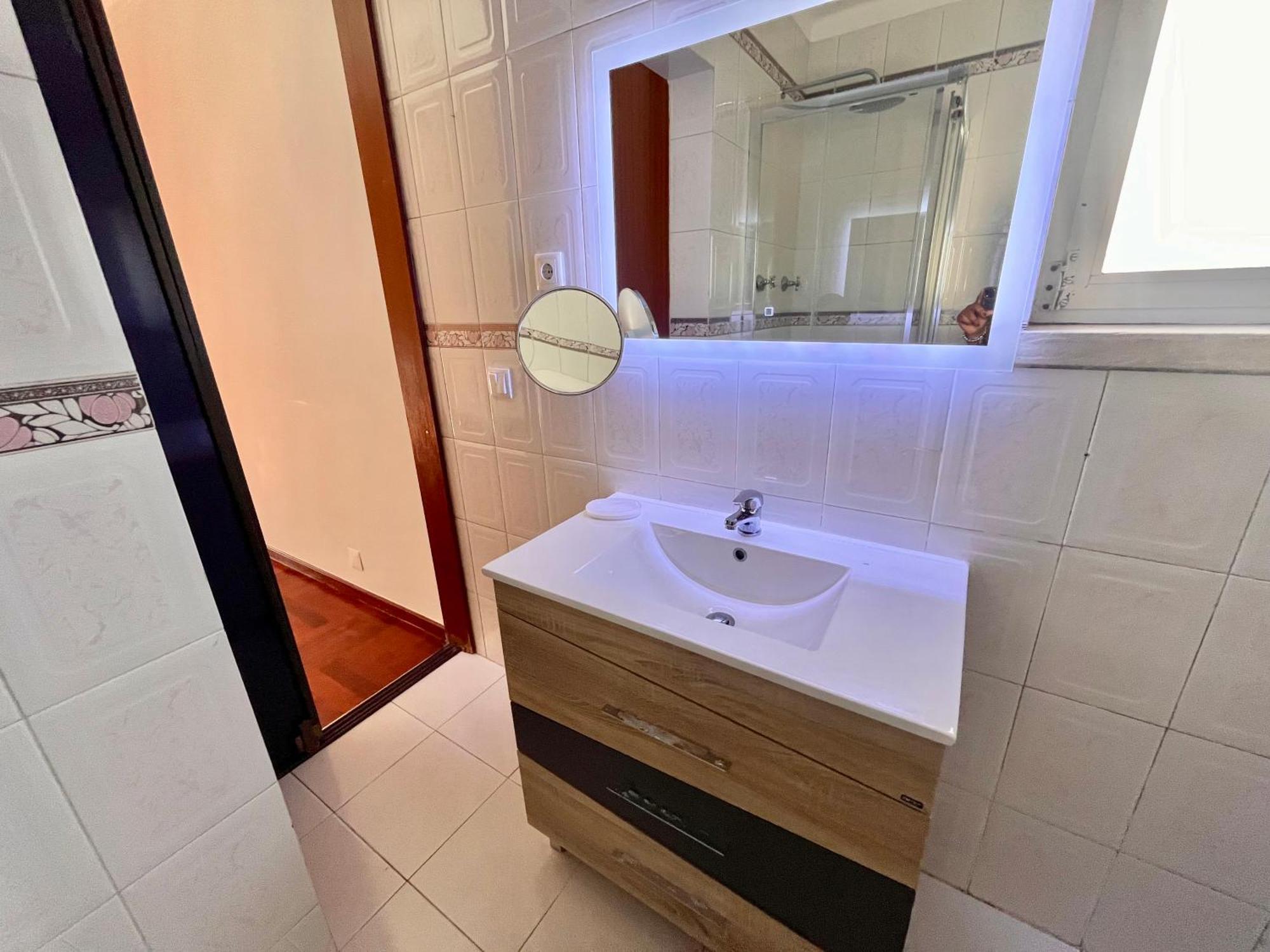 Quarto Boa Localizacao Com Cozinha E Casa De Banho Apartment Caparica Bagian luar foto